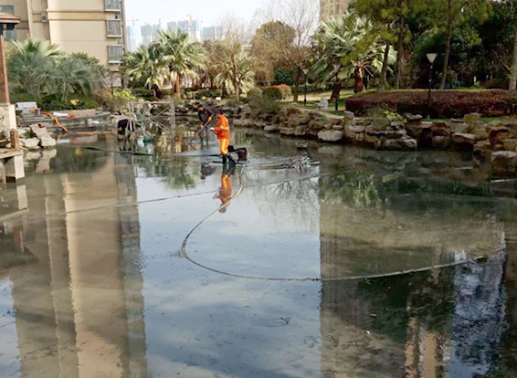 湖滨景观池淤泥清理